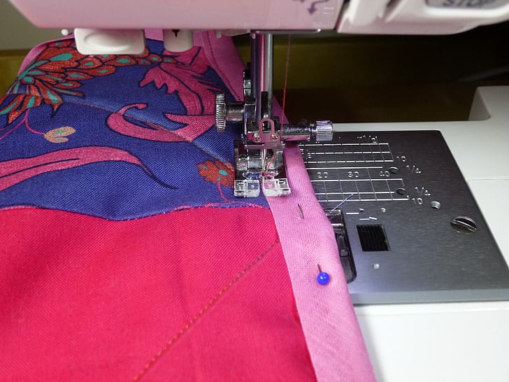 How To Quilt A Large Quilt On A Regular Sewing Machine?